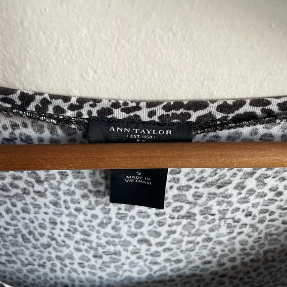 Ann Taylor Leopard Print Long Sleeve Top - Picture 3 of 3